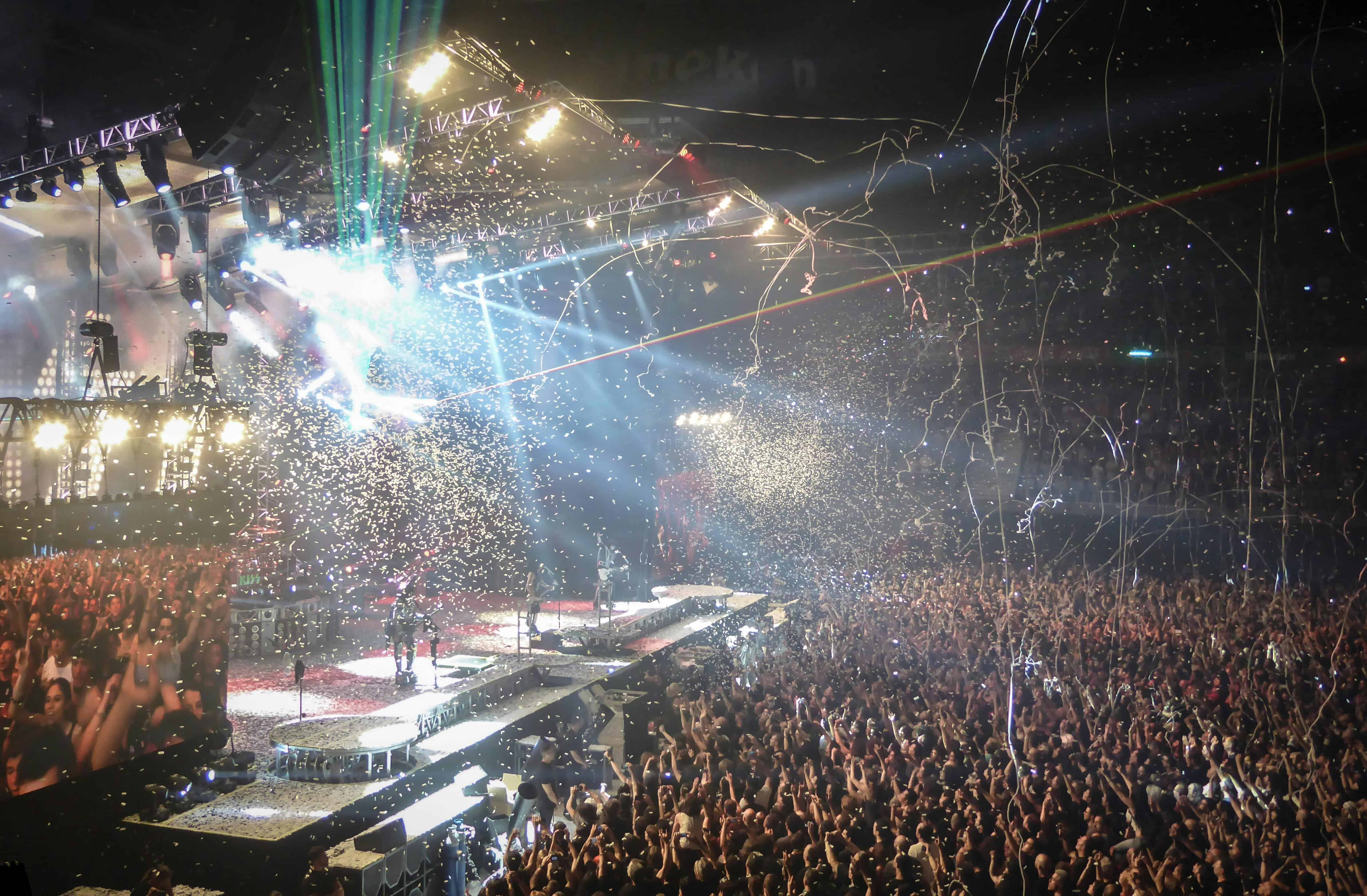Concert Crowd Tips: How to Find Space, Read Movement, and Stay Comfortable Without Panicking